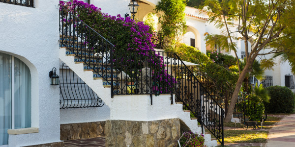 Pintar Fachadas de Casas Unifamiliares / Chalets en Reus · Pintura para Pintado de Balcones, Barandillas, Terrazas y Exteriores
