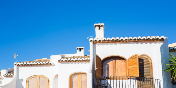 Pintar Fachadas de Casas Unifamiliares / Chalets en Reus · Pinturas para Pintado de Fachadas Metálicas o de Hormigón