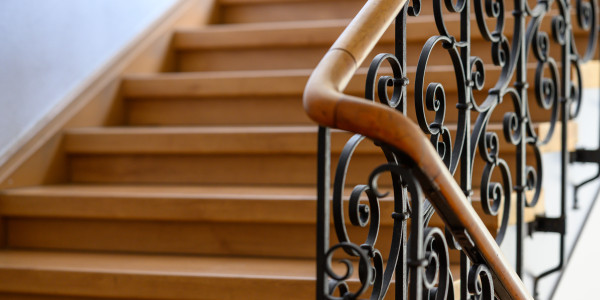 Pintar Fachadas y Patios de Luces de Comunidades Vecinos / Propietarios en Reus · Pintado de Pasillos, Escaleras y Zonas de Tránsito