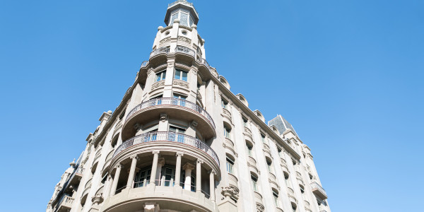 Pintar Fachadas de Empresas / Negocios / Locales Comerciales en Reus · Restauración de Fachadas Antiguas
