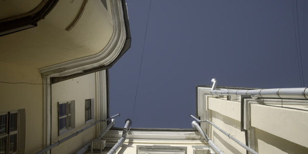 Trabajos Verticales en Fachadas de Edificios / Viviendas en Reus · Pintado de Edificios Altos, Patios Interiores de Luces y Estructura Complejas