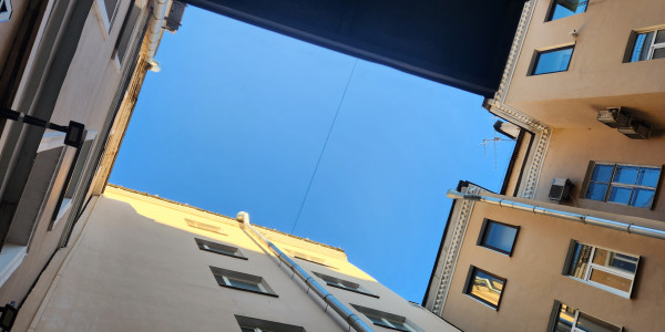 Trabajos Verticales en Fachadas de Edificios / Viviendas en Reus · Pintado de Fachadas y Patios Interiores de Luces