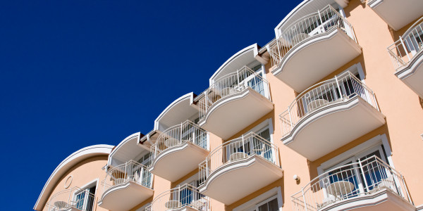 Trabajos Verticales en Fachadas de Edificios / Viviendas en Reus · Rehabilitación de Fachadas