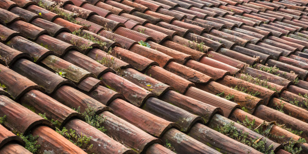 Rehabilitación y Restauración de Fachadas en Reus · Aplicación de Recubrimientos para evitar Filtraciones y Humedad en Tejados / Fachadas