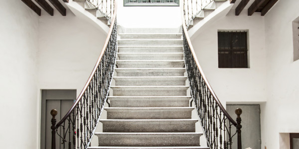 Rehabilitación y Restauración de Fachadas en Reus · Pintado de Escaleras, Patios Interiores, Patios de Luces, Ascensores