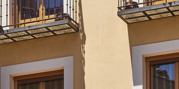 Pintar Fachadas de Casas Unifamiliares / Chalets Reus · Pintura anticorrosiva para Barandillas, Rejas y otros Elementos